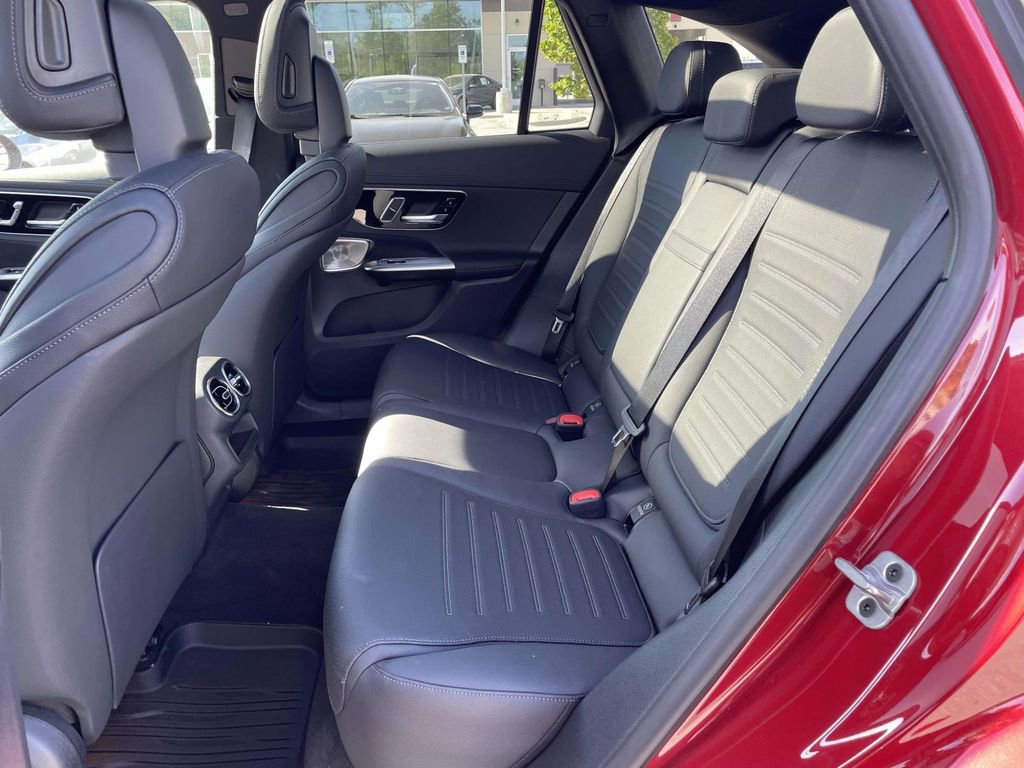 Used 2024 Mercedes-Benz GLC 300 4MATIC image 3