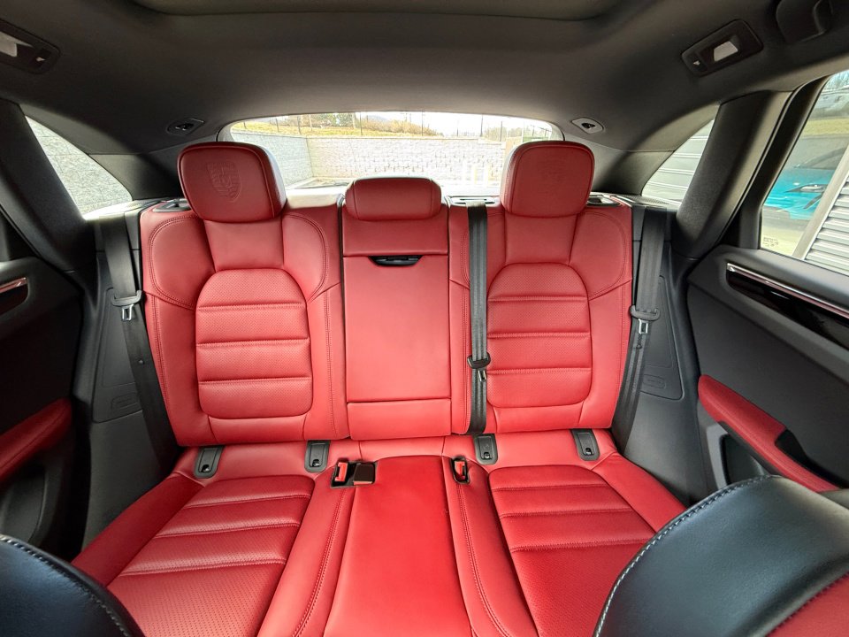 New 2026 Porsche Macan image 24