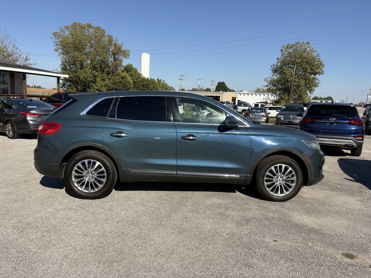 Used 2016 Lincoln MKX Select w/ Climate Package AWD/4WD image 2