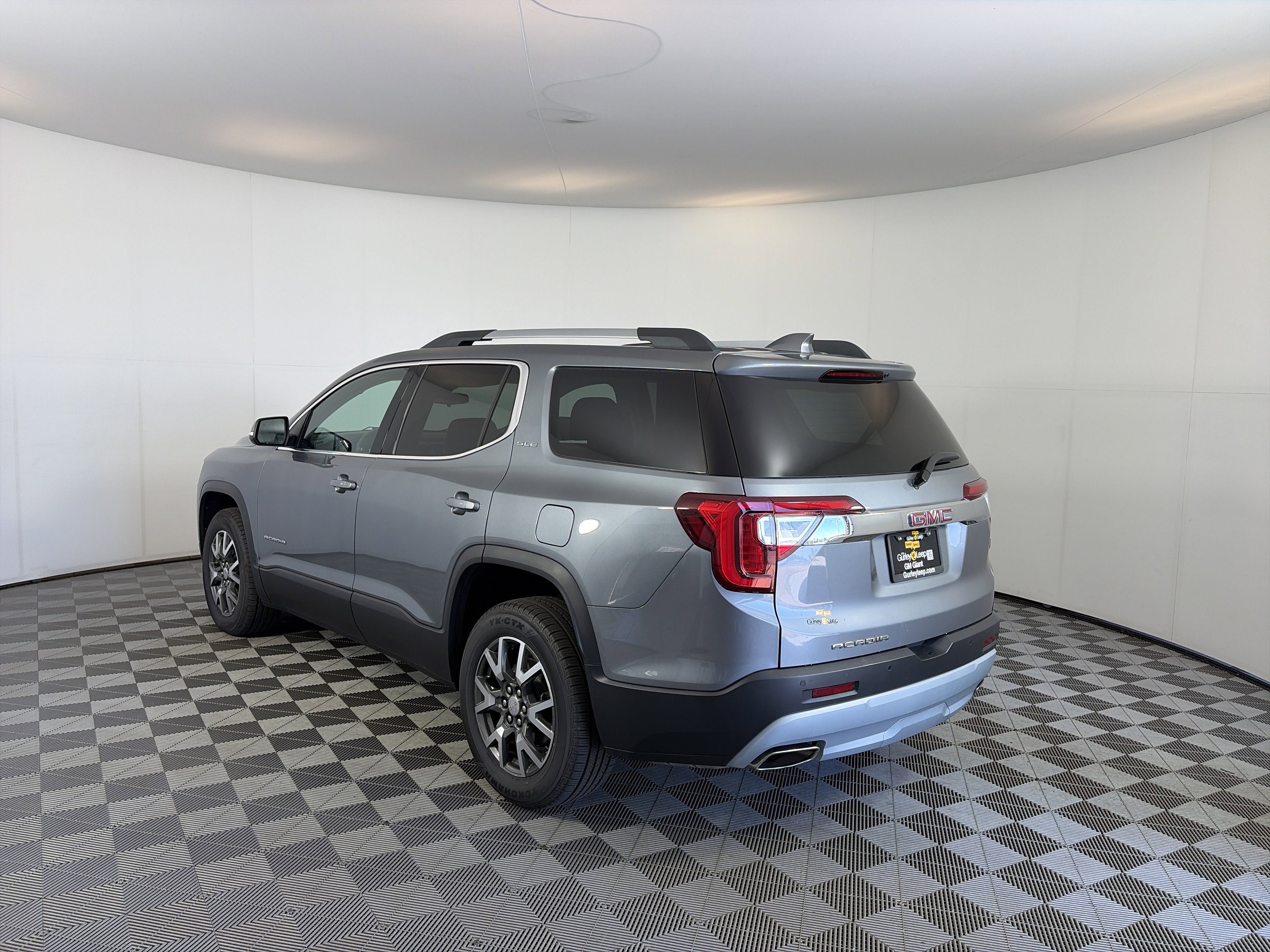 Used 2021 GMC Acadia SLE w/ Driver Convenience Package FWD image 9