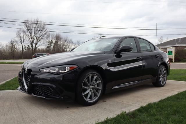 Used 2024 Alfa Romeo Giulia Ti image 6