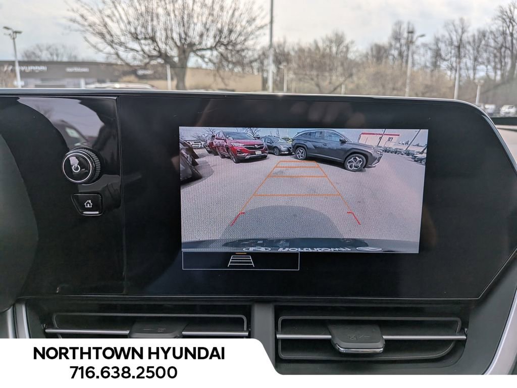 Used 2025 Chevrolet Trax LS image 19