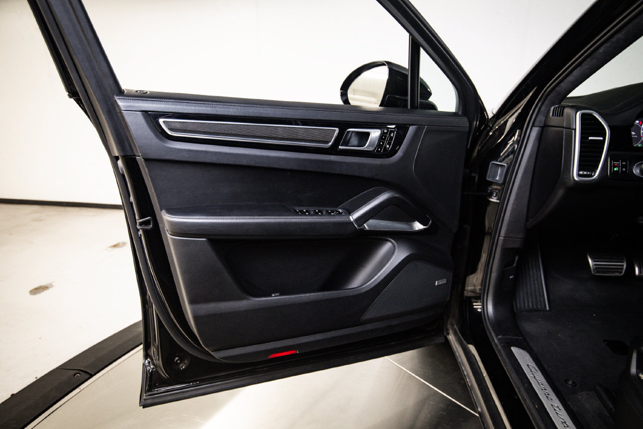 Certified 2020 Porsche Cayenne Turbo AWD/4WD image 23