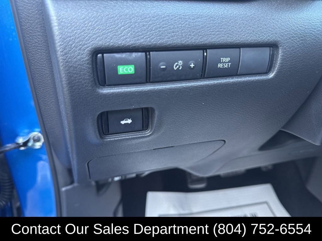 Used 2025 Nissan Sentra SV image 17