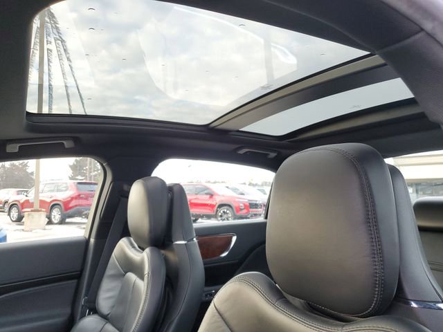 Used 2019 Lincoln Continental Select w/ Continental Climate Package image 6