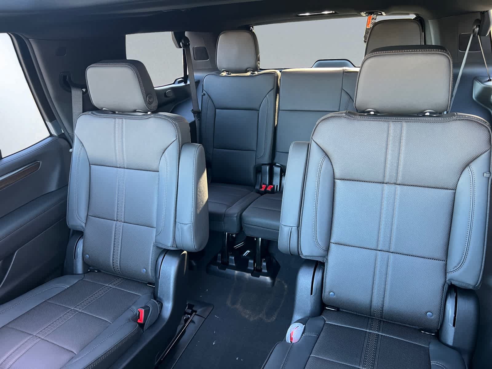 New 2026 Chevrolet Tahoe High Country w/ LPO, Illumination Package AWD/4WD image 18