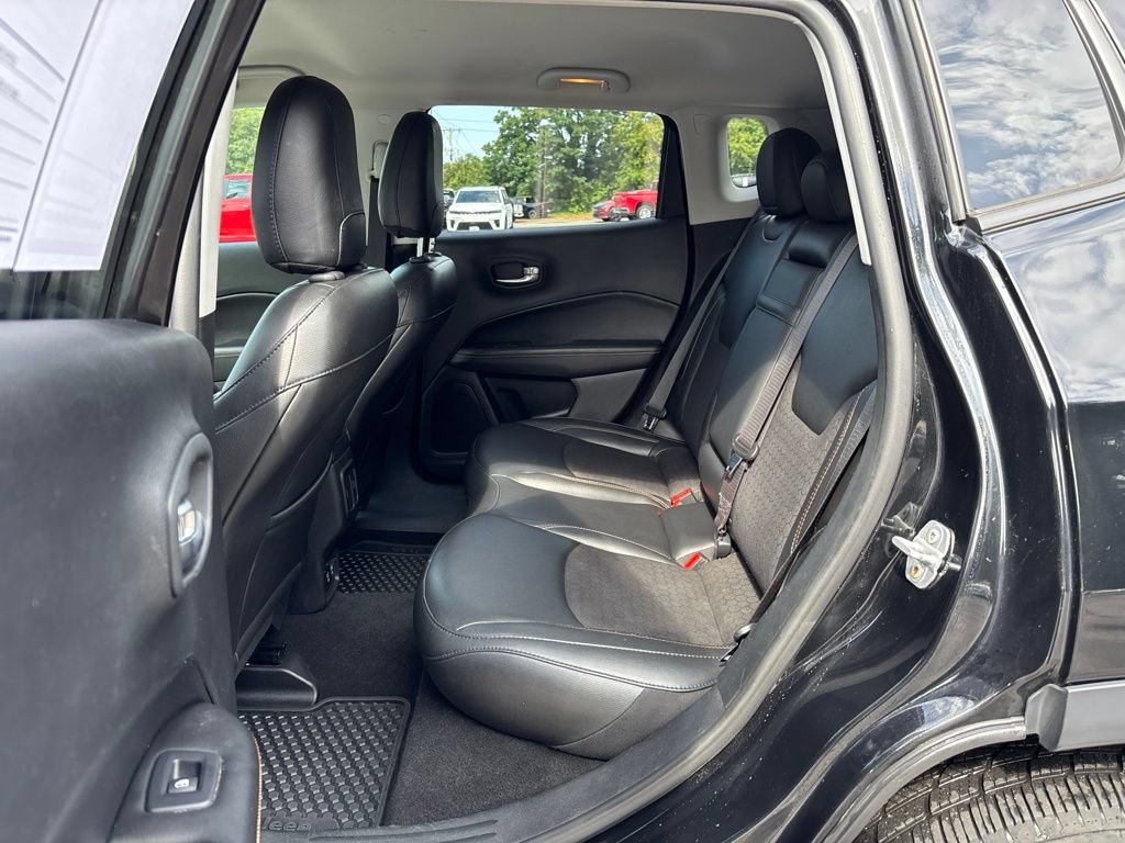 Used 2019 Jeep Compass Latitude w/ Cold Weather Group AWD/4WD image 13