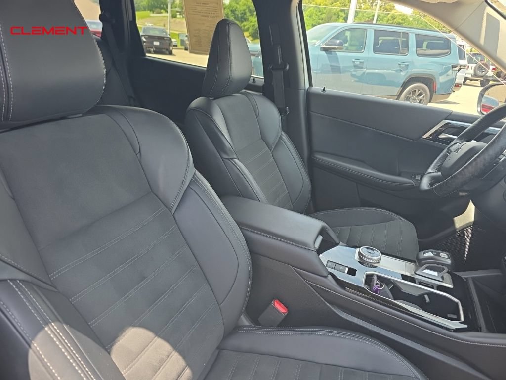 Used 2025 Mitsubishi Outlander SE AWD/4WD image 33