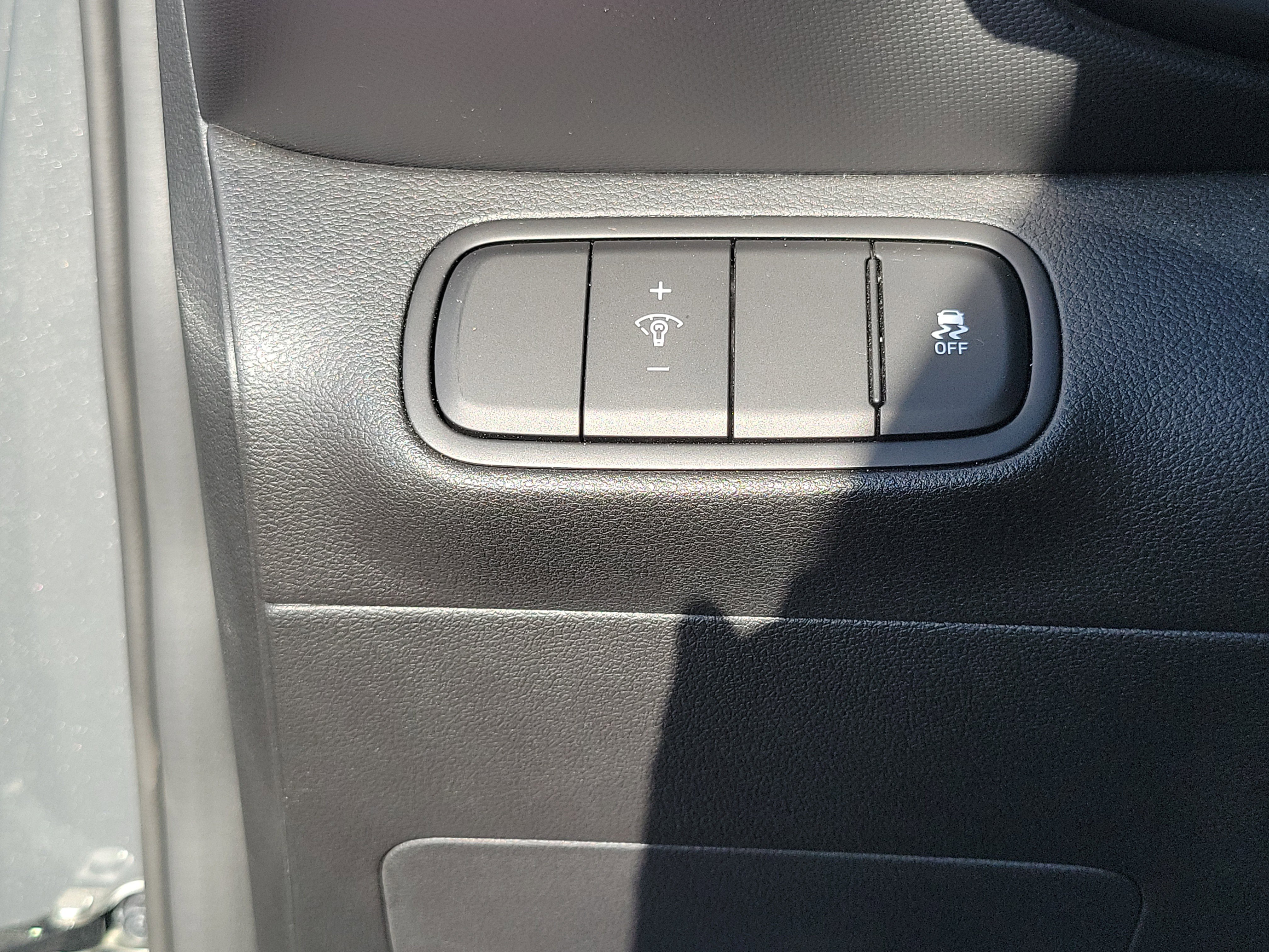Certified 2025 Hyundai Venue SEL FWD image 10