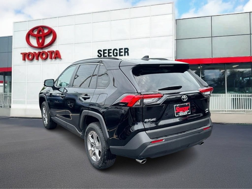 Used 2025 Toyota RAV4 XLE AWD/4WD image 9