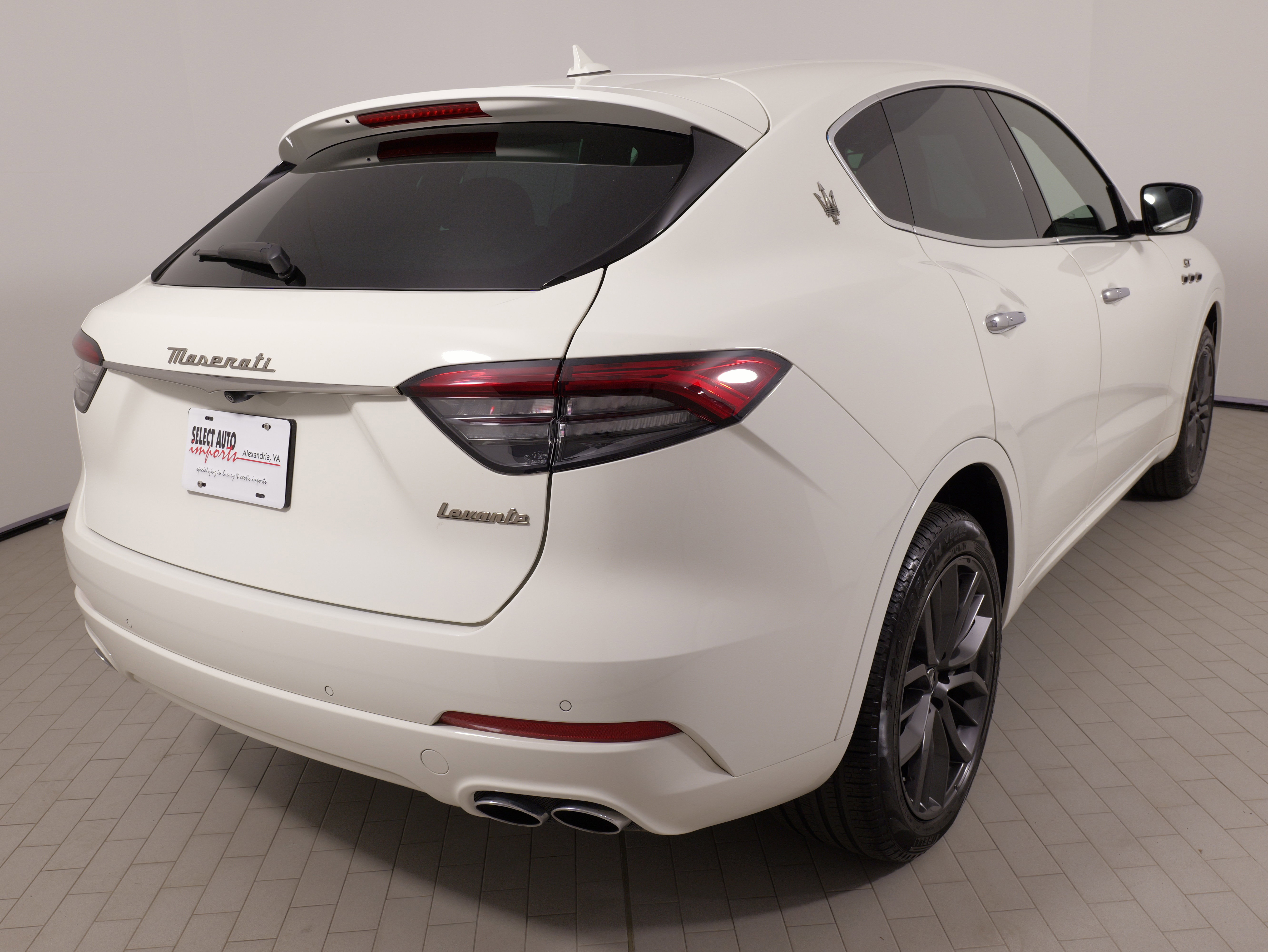 Used 2024 Maserati Levante GT Ultima image 13