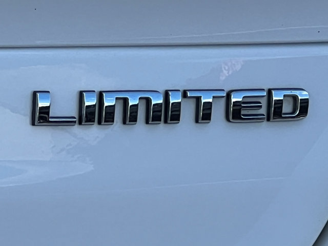 Used 2023 Jeep Grand Cherokee L Limited AWD/4WD image 11