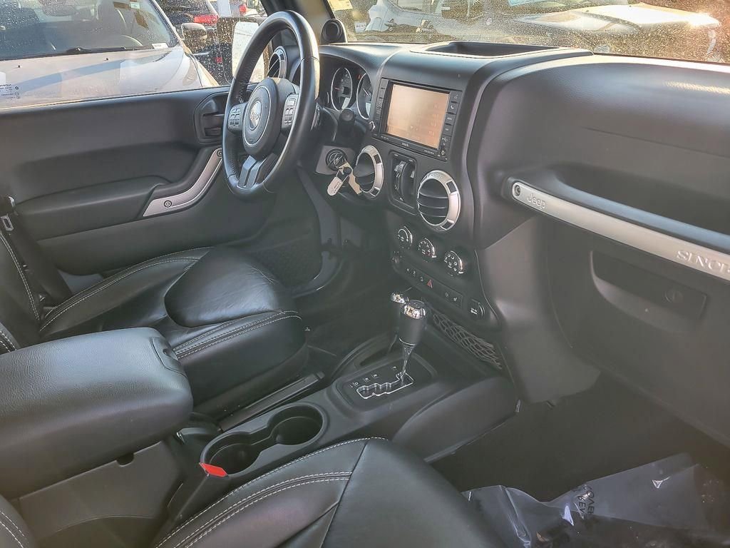 Used 2014 Jeep Wrangler Unlimited Sahara w/ Dual Top Group image 20