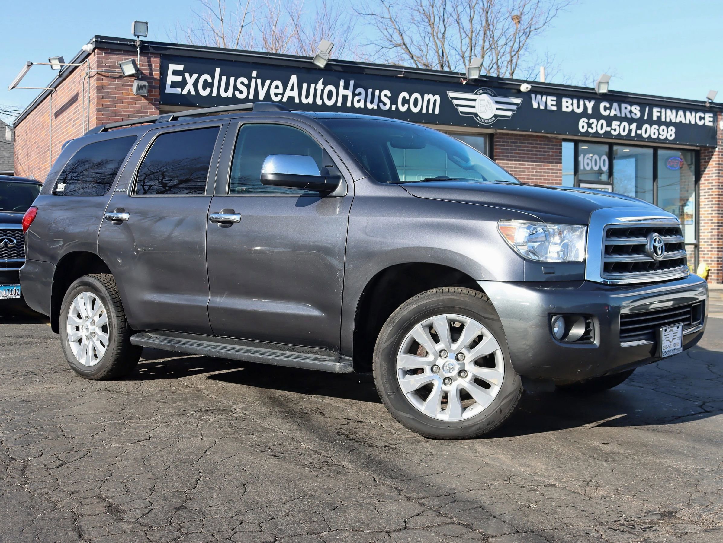 Used 2017 Toyota Sequoia Platinum AWD/4WD image 2