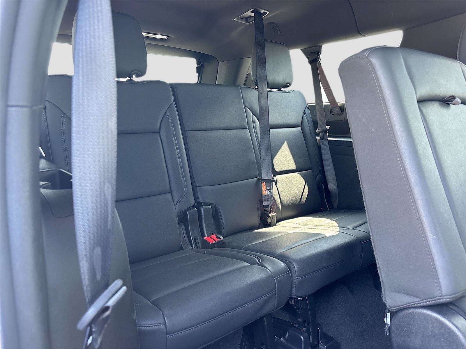 Used 2025 Chevrolet Suburban Z71 AWD/4WD image 31