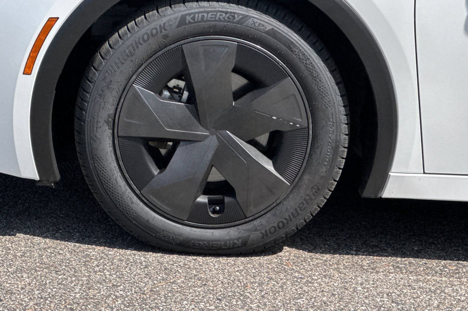 Used 2025 Toyota Prius LE FWD image 25