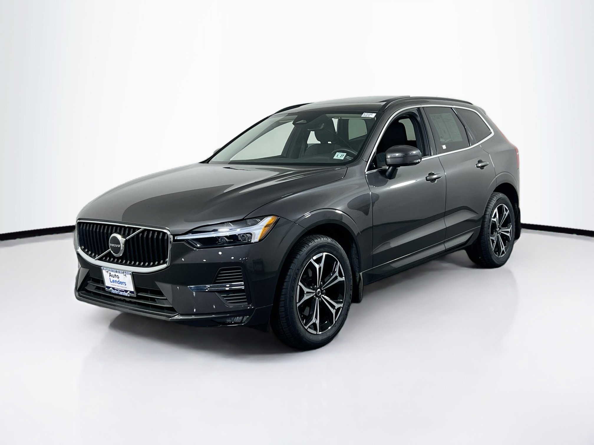Used 2022 Volvo XC60 B5 Momentum image 1