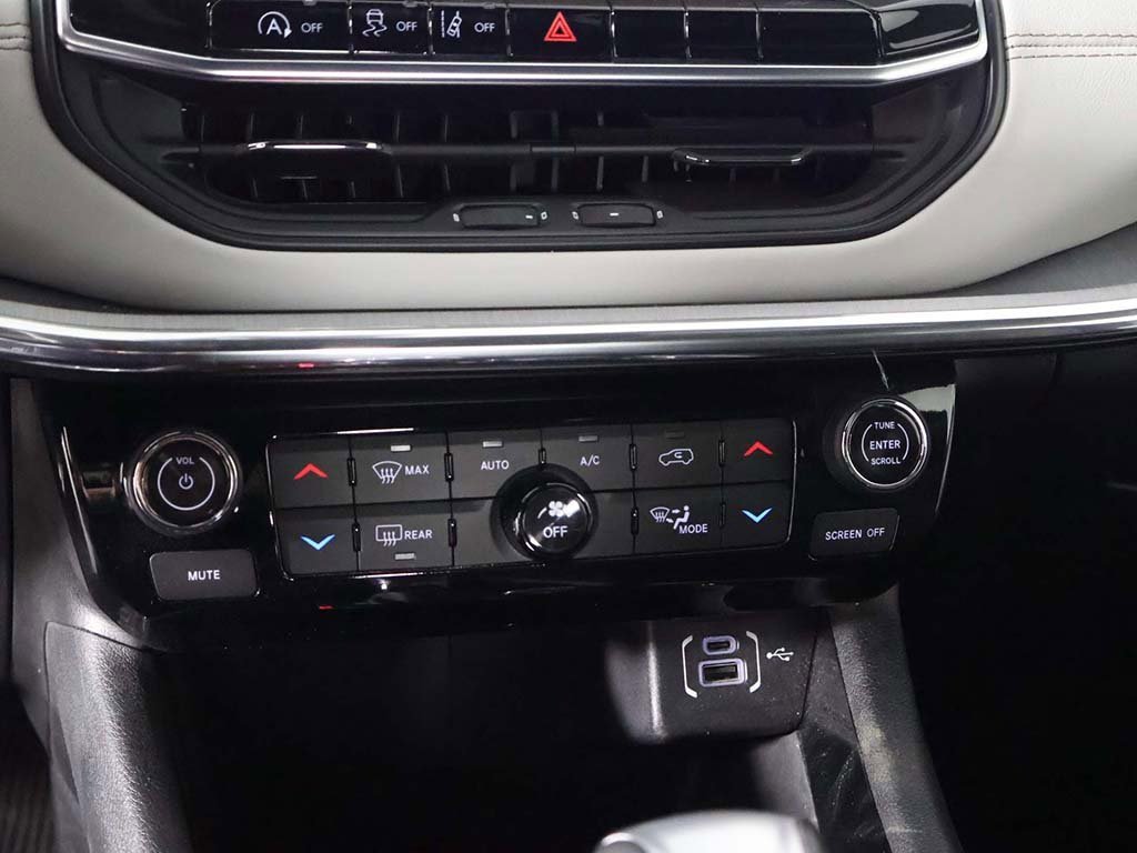 Used 2023 Jeep Compass Limited image 44