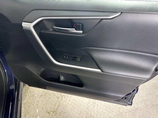 Used 2021 Toyota RAV4 XLE image 9