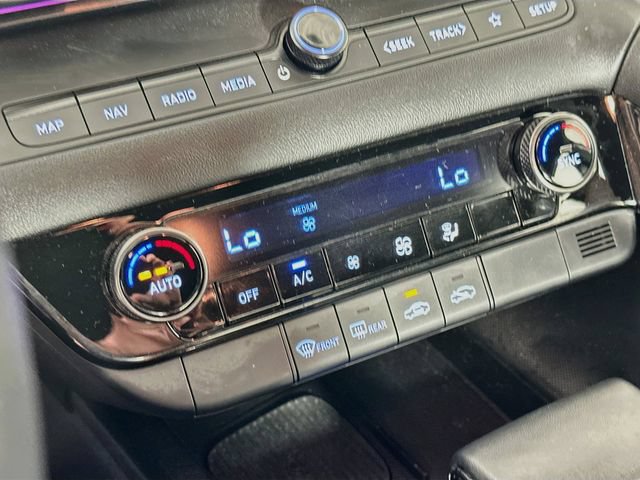 Used 2025 Hyundai Elantra SEL FWD image 21