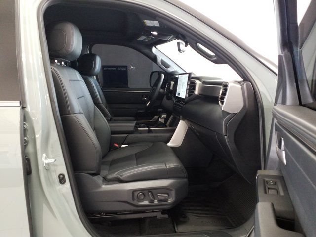 Used 2025 Toyota Tundra Limited AWD/4WD image 16