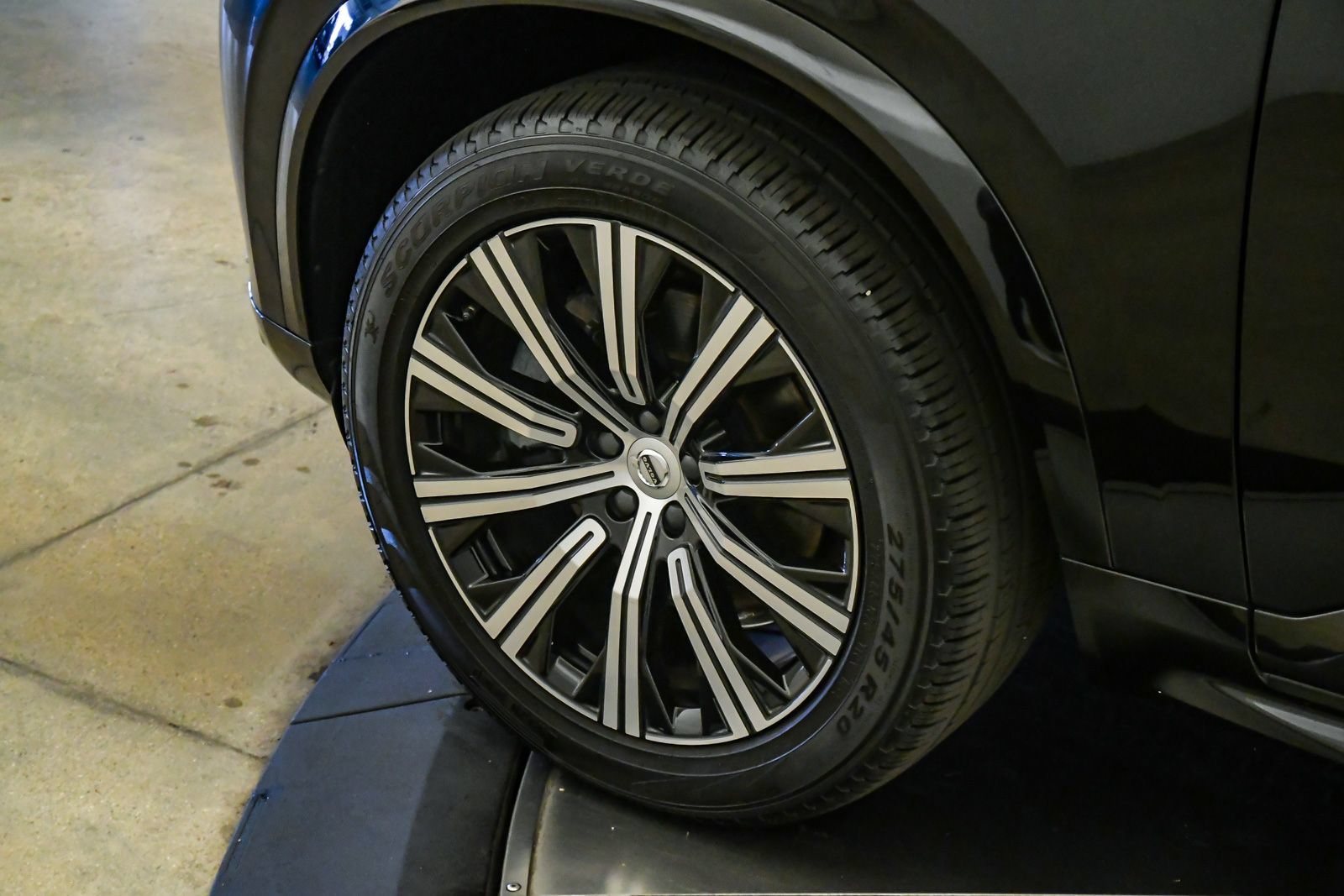 Certified 2025 Volvo XC90 B5 Core w/ Protection Package Premier AWD/4WD image 10