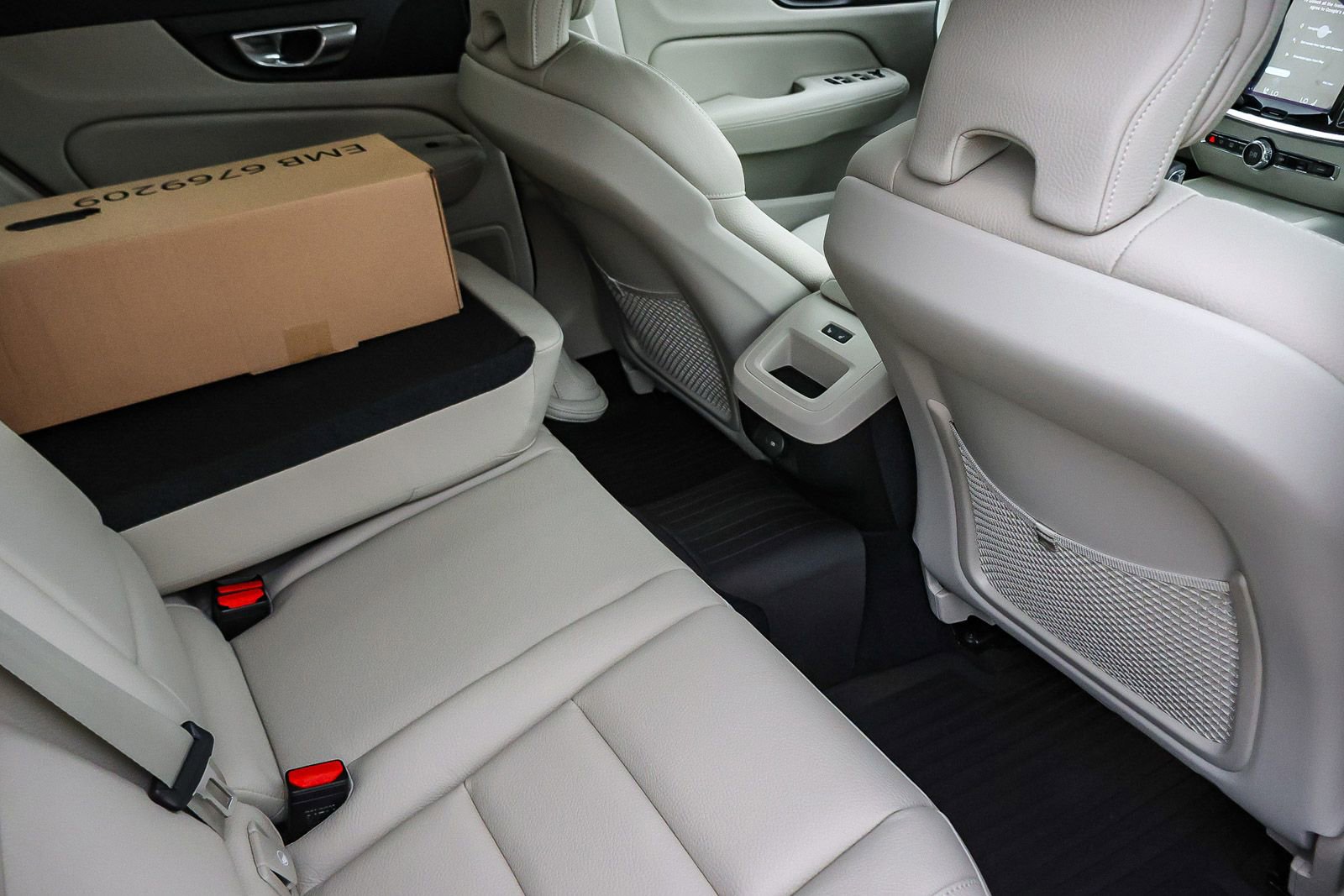 New 2026 Volvo V60 B5 Cross Country Plus w/ Climate Package image 18