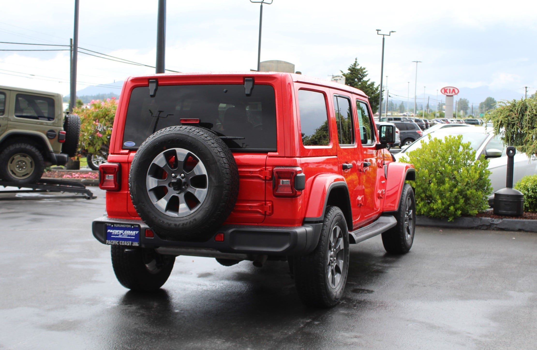 Used 2018 Jeep Wrangler Unlimited Sahara w/ Uconnect 4C Nav & Sound Group AWD/4WD image 6
