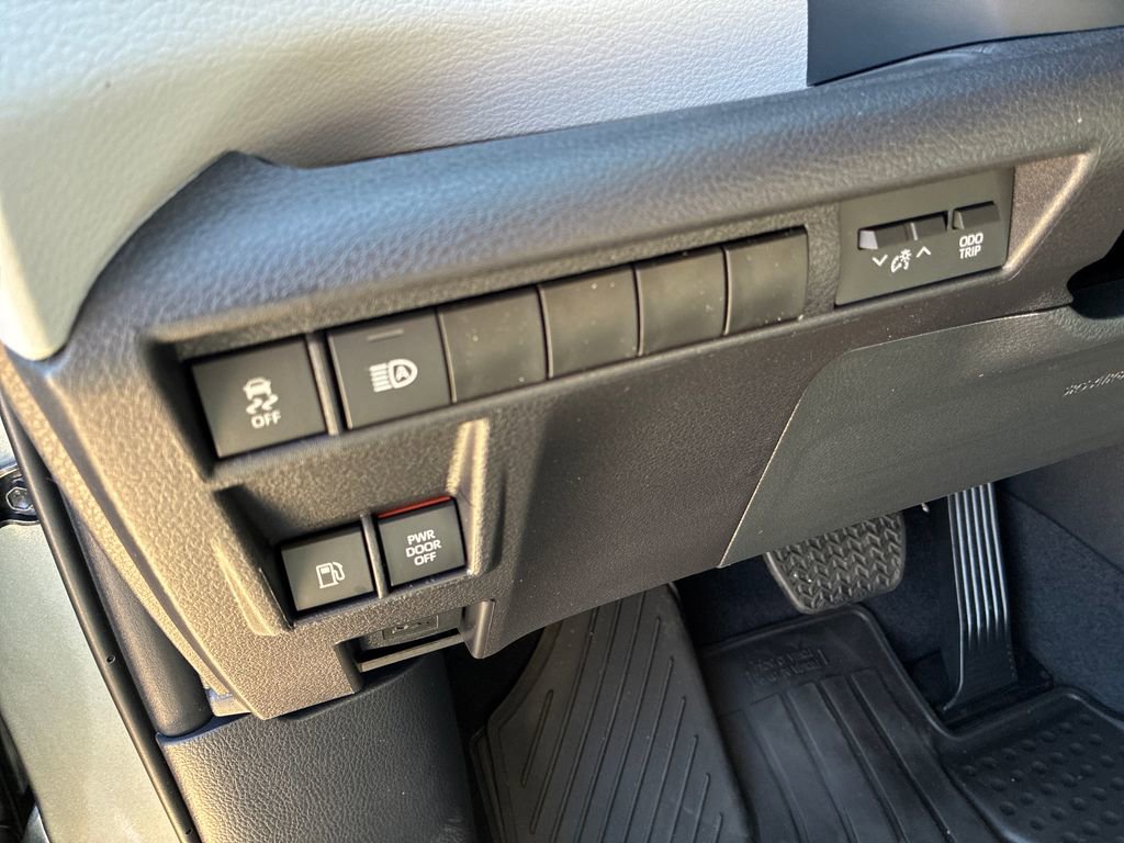 New 2026 Toyota Sienna LE image 33