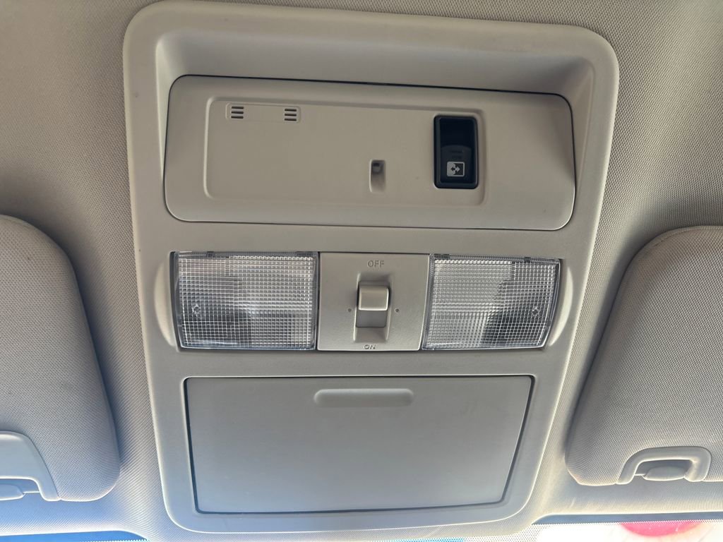 Used 2018 Nissan Titan SV w/ SV Convenience Package RWD image 16