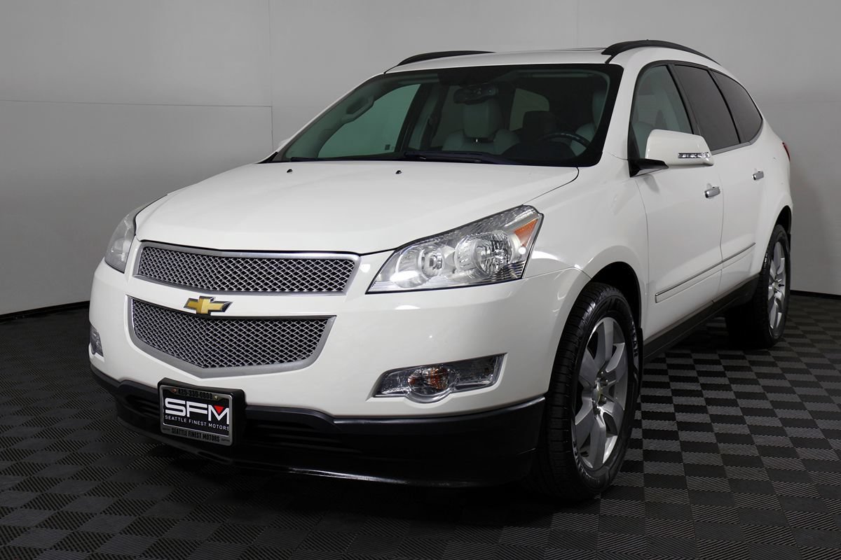 Used 2010 Chevrolet Traverse LTZ AWD/4WD image 3