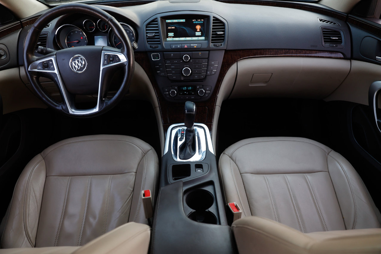 Used 2013 Buick Regal Premium image 2
