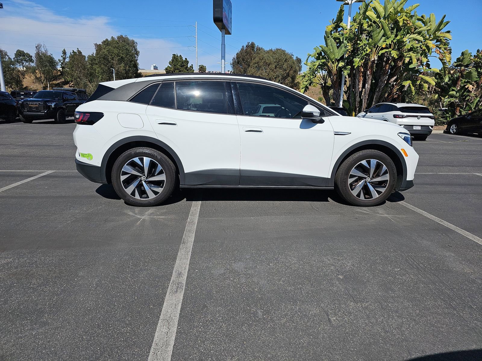 Used 2023 Volkswagen ID.4 Pro image 4