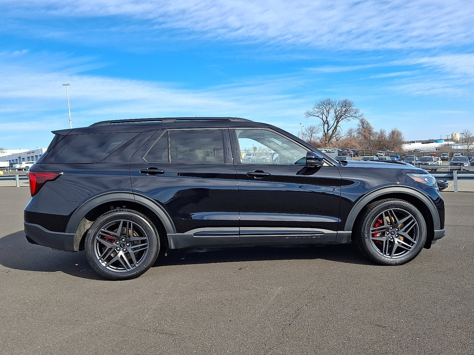 Used 2025 Ford Explorer ST image 7