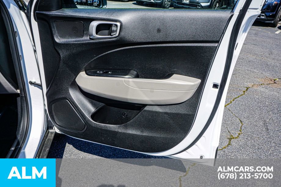 Used 2025 Hyundai Venue SEL image 51