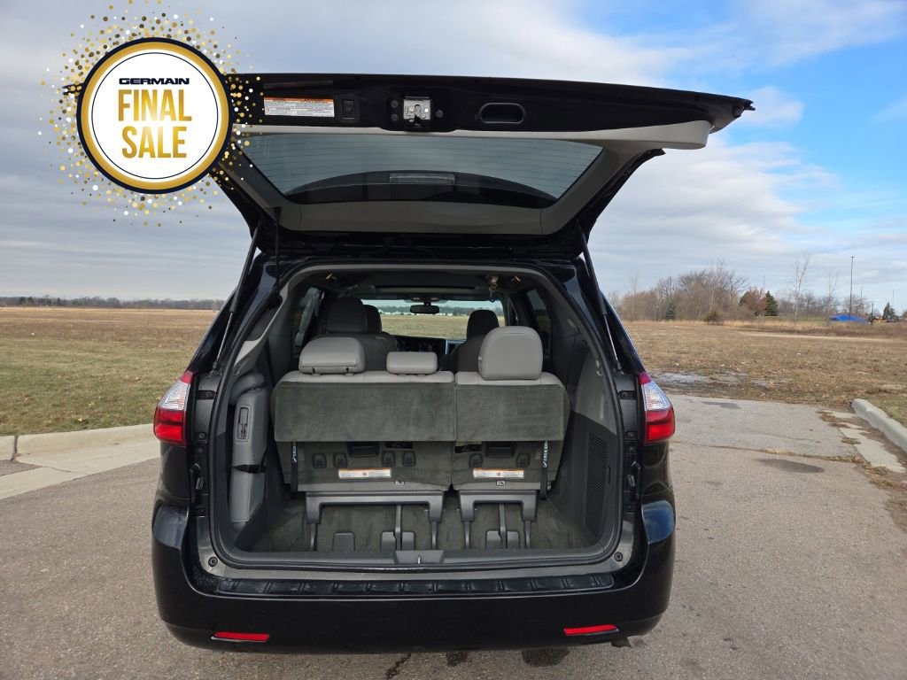 Used 2017 Toyota Sienna XLE image 20