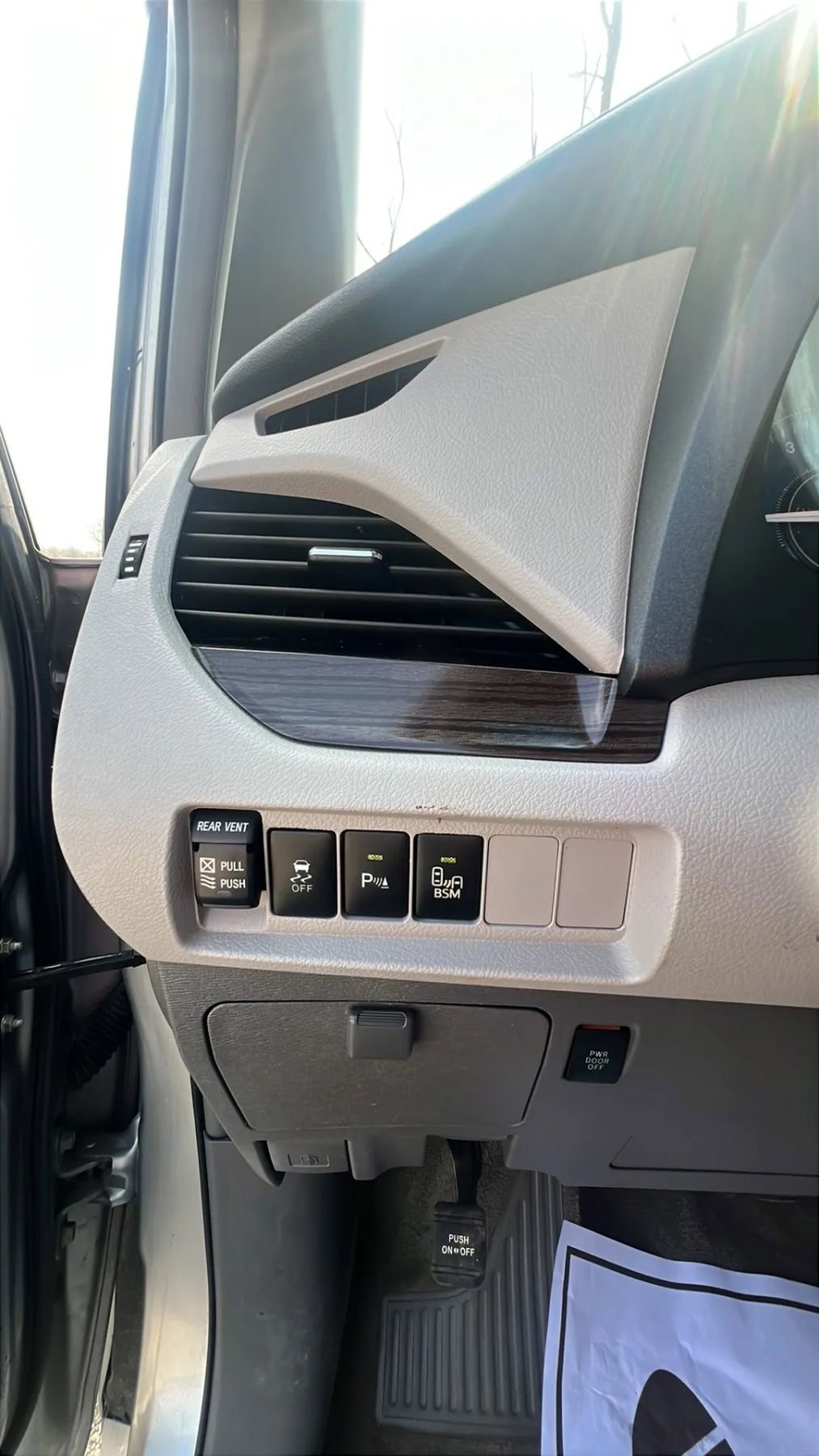 Used 2017 Toyota Sienna XLE w/ XLE Navigation Package image 16