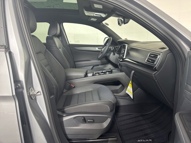 New 2026 Volkswagen Atlas Cross Sport SEL R-Line image 4