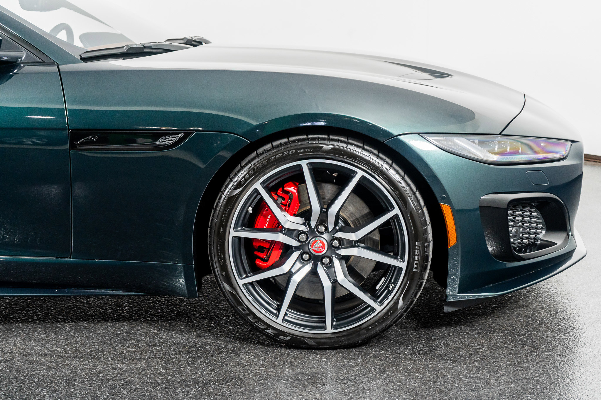 Used 2023 Jaguar F-TYPE R image 7