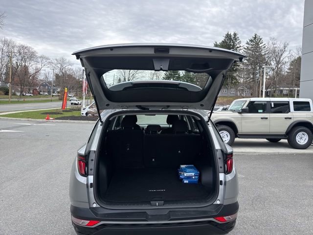 Used 2022 Hyundai Tucson SE w/ Cargo Package image 10