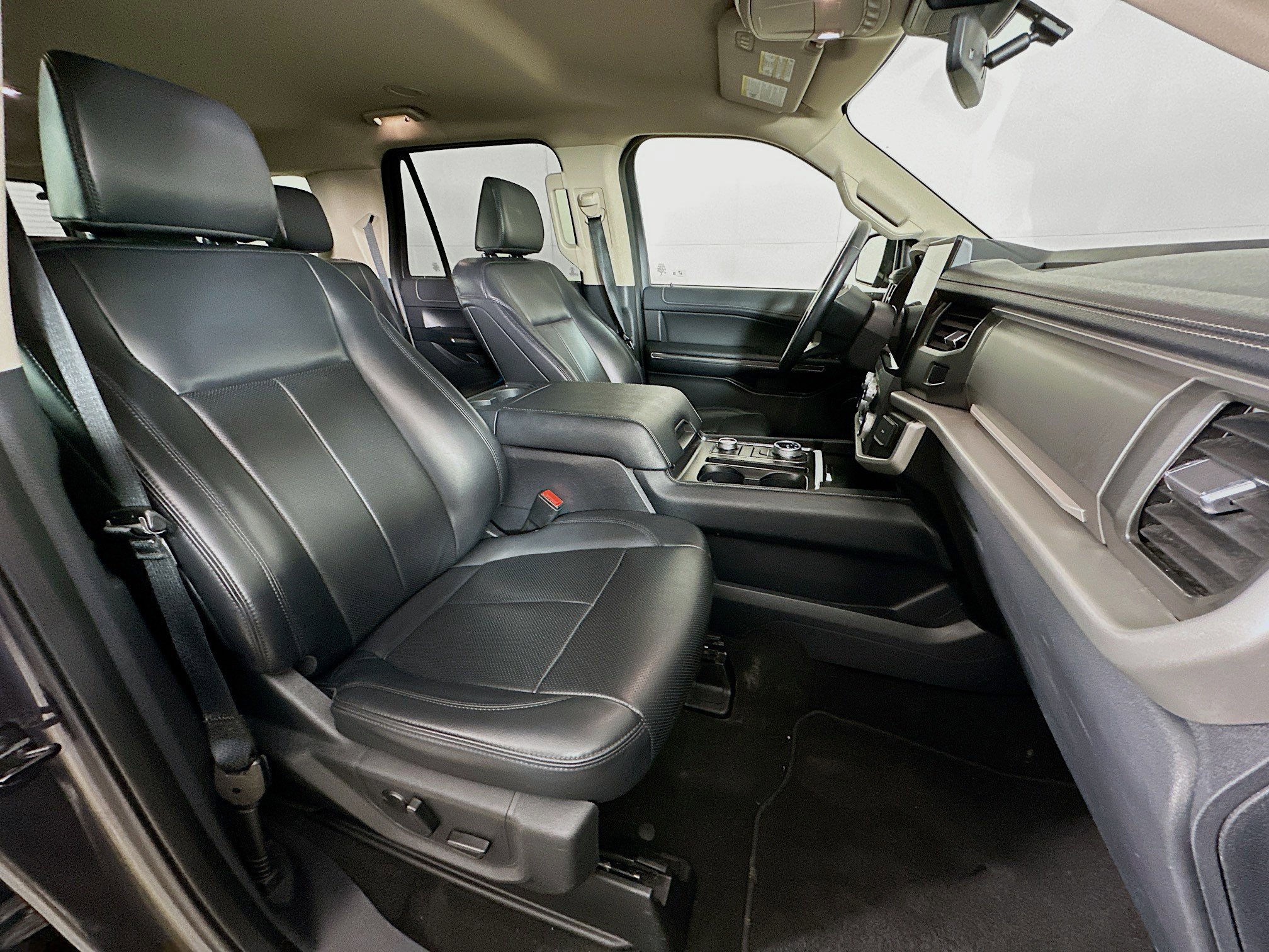 Used 2024 Ford Expedition Max XLT image 33