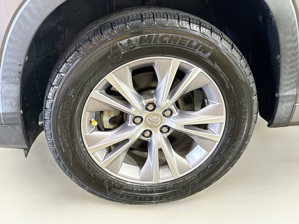 Used 2014 Toyota Highlander Plus FWD image 39