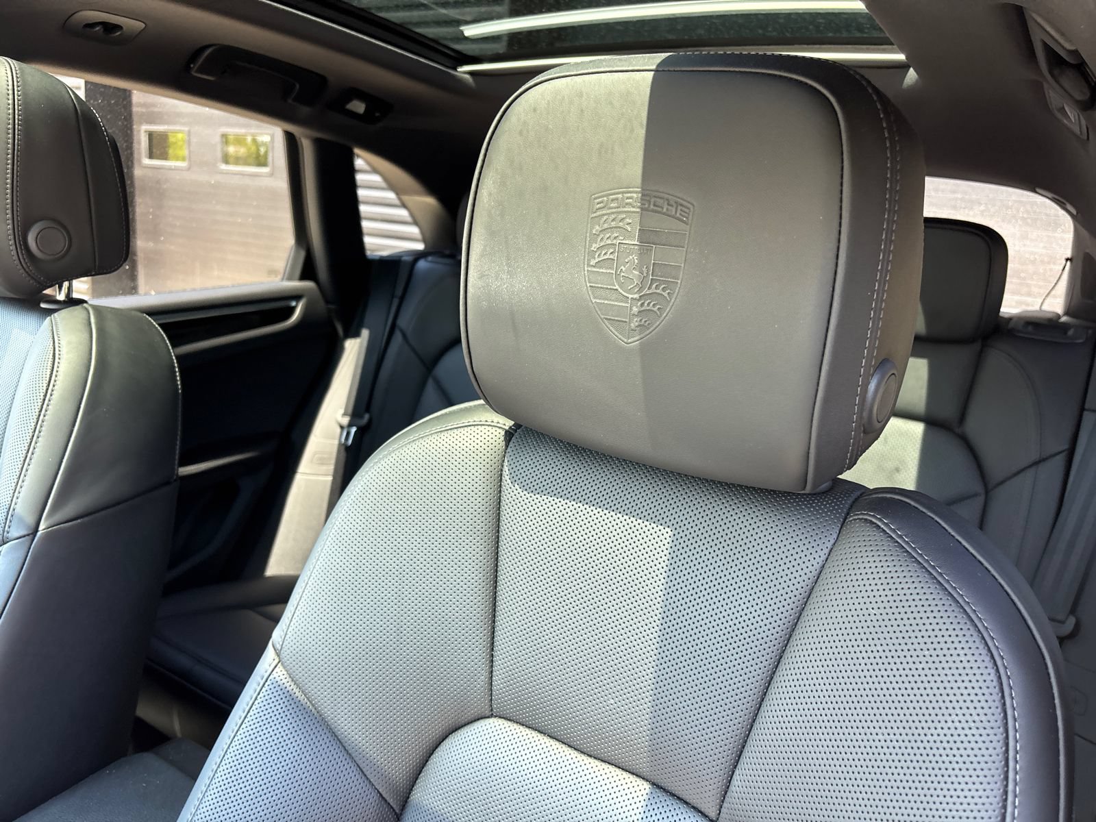 Used 2025 Porsche Macan AWD/4WD image 16