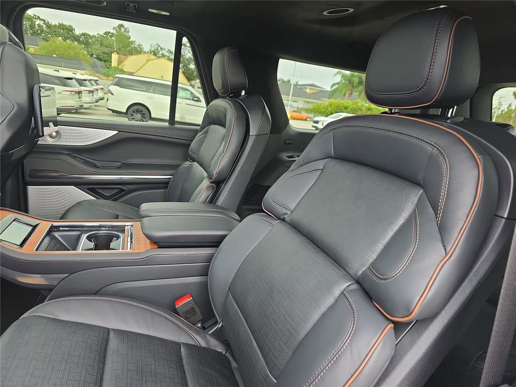 New 2025 Lincoln Navigator L Black Label image 11