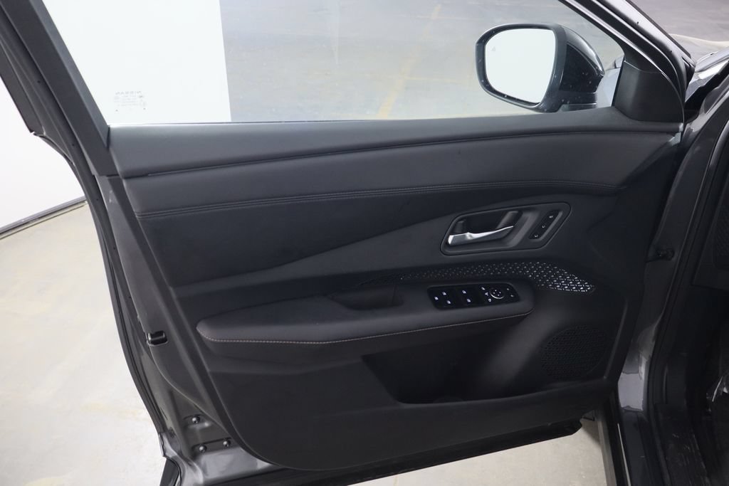 Used 2023 Nissan Ariya FWD image 13