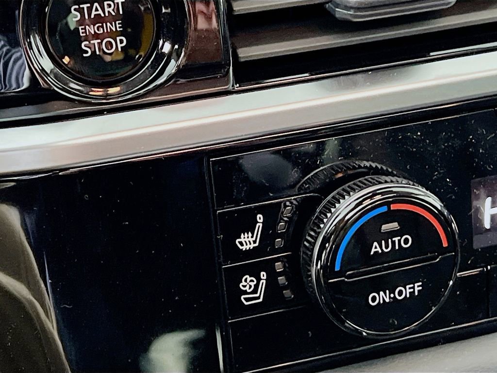 Used 2025 Nissan Pathfinder Platinum image 18