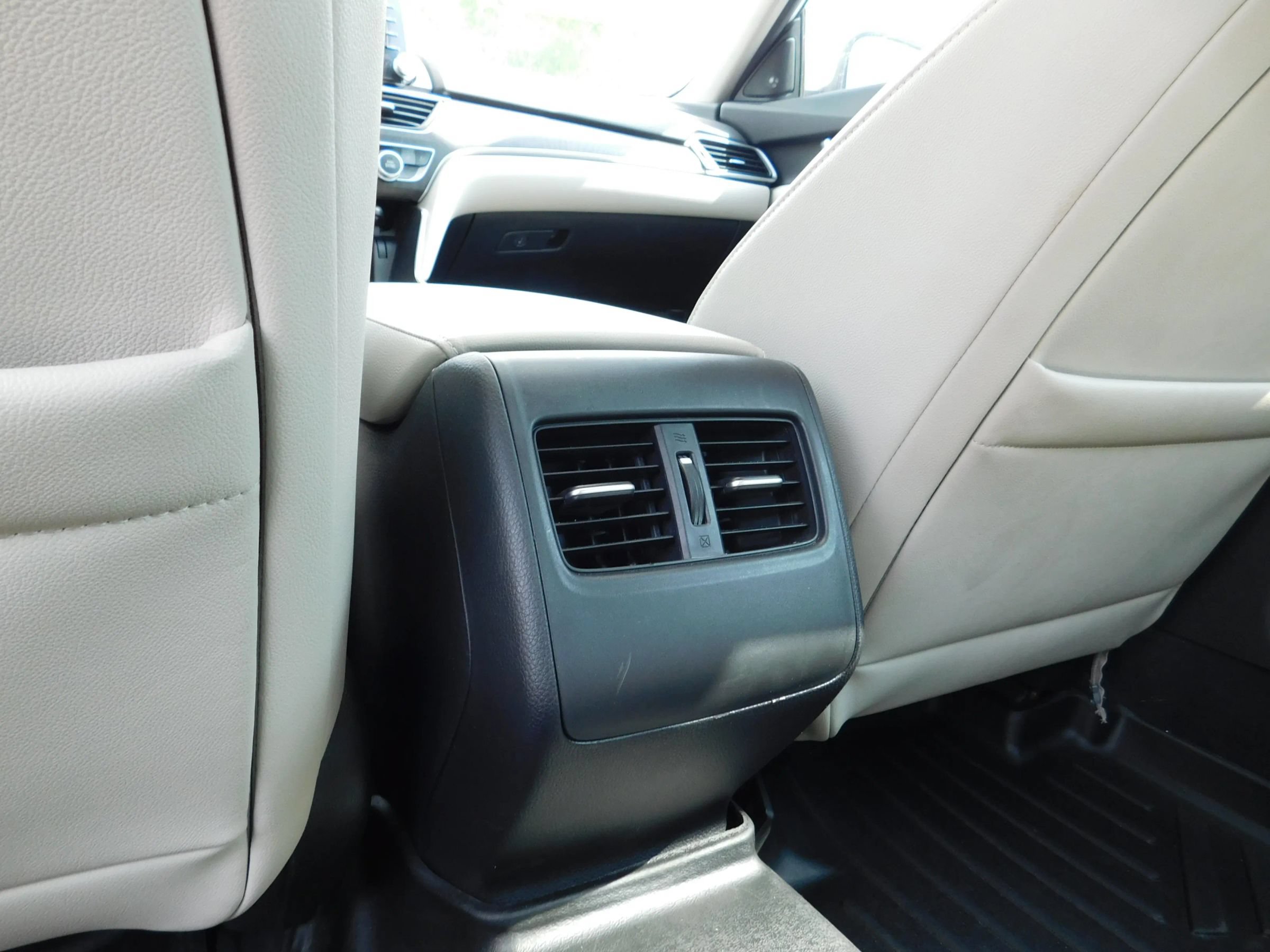 Used 2019 Honda Accord Touring image 9