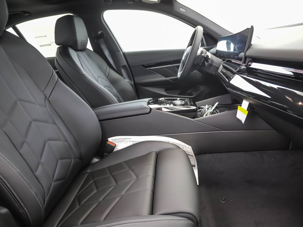Used 2026 BMW 530i xDrive AWD/4WD image 30