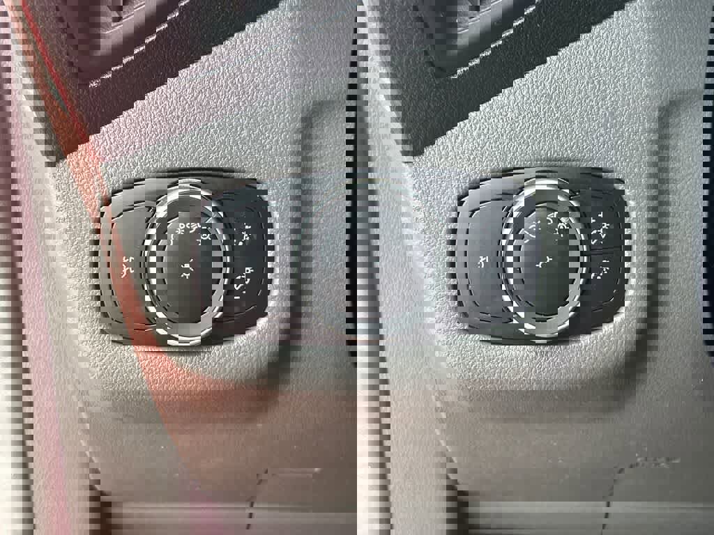 Used 2021 Ford Transit Connect XLT image 28