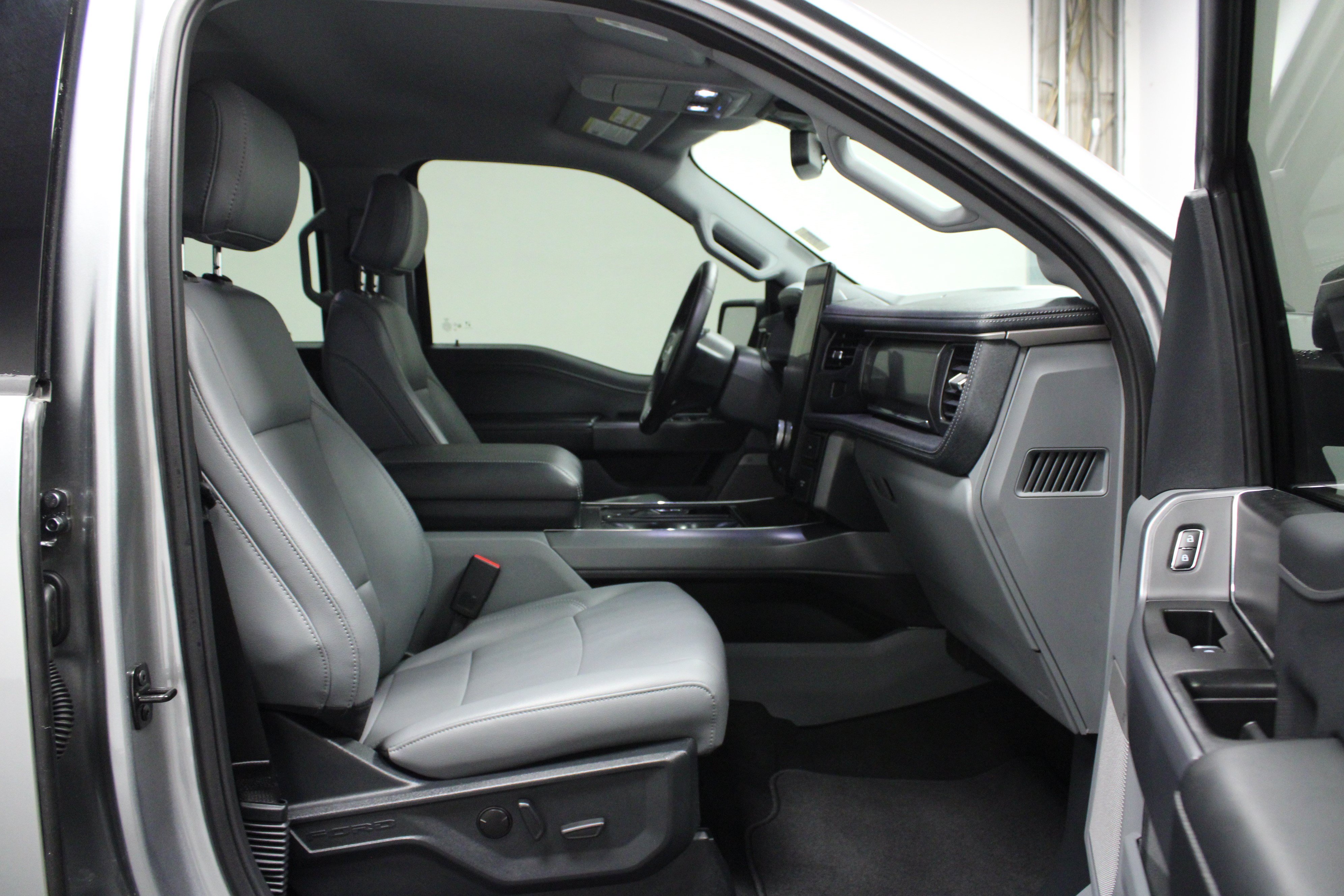 Used 2025 Ford F150 Lightning Flash AWD/4WD image 16